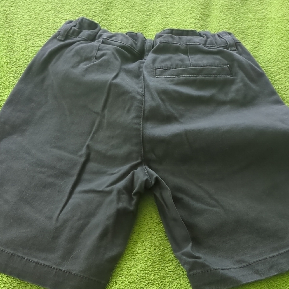 Old Navy Green Relaxed Fit Shorts - Picture 4 of 4